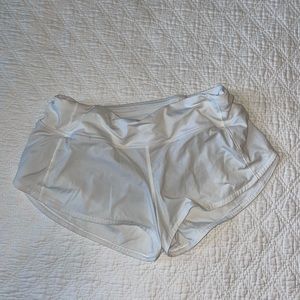 Lululemon Low Rise Speed Up Short 2.5” in White Size 6
